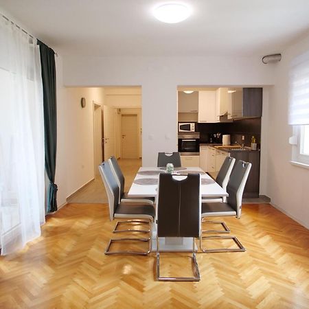 Arena Apartment With 3 Bedrooms In The City Center Пула Экстерьер фото