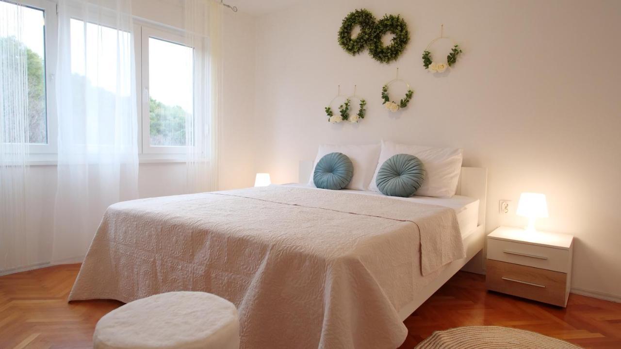 Arena Apartment With 3 Bedrooms In The City Center Пула Экстерьер фото