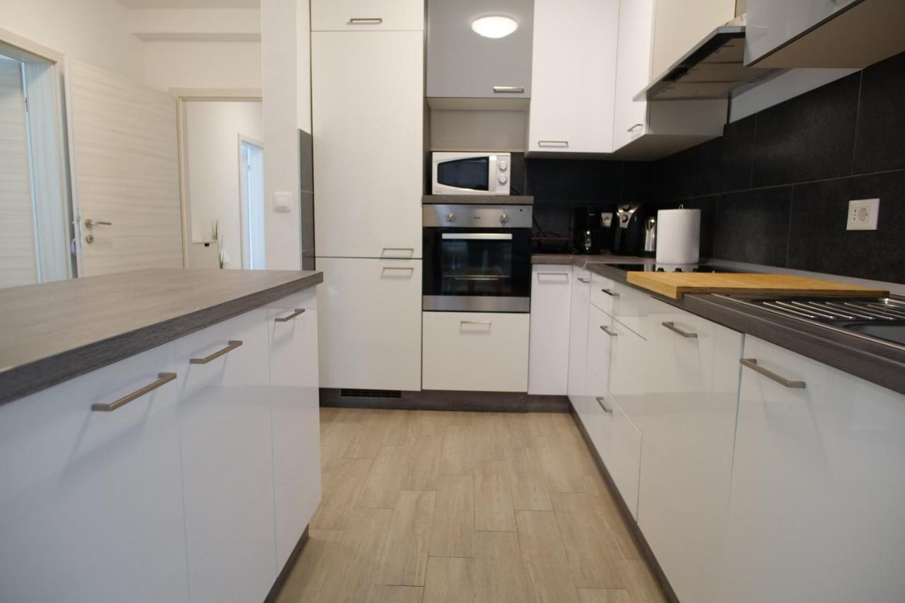 Arena Apartment With 3 Bedrooms In The City Center Пула Экстерьер фото