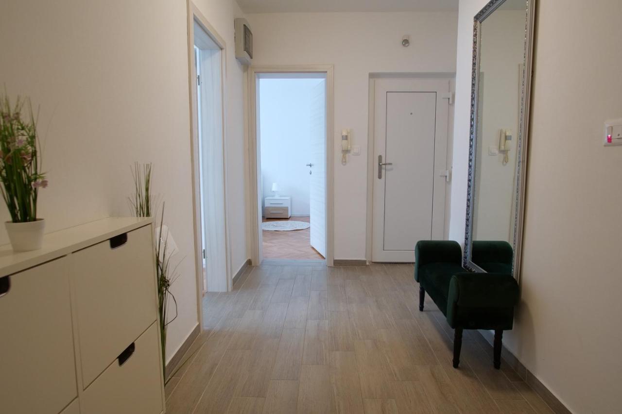 Arena Apartment With 3 Bedrooms In The City Center Пула Экстерьер фото